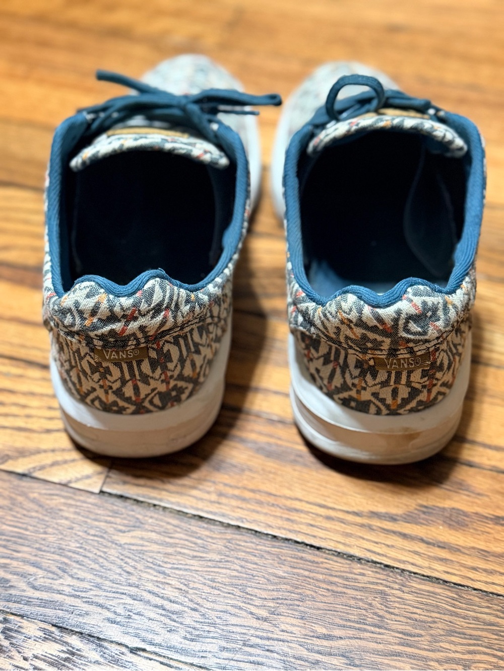 Vans Cush Geometric Print Low Top Sneakers Navy Tan Women’s 8 Men’s 6.5 - Picture 2 of 5